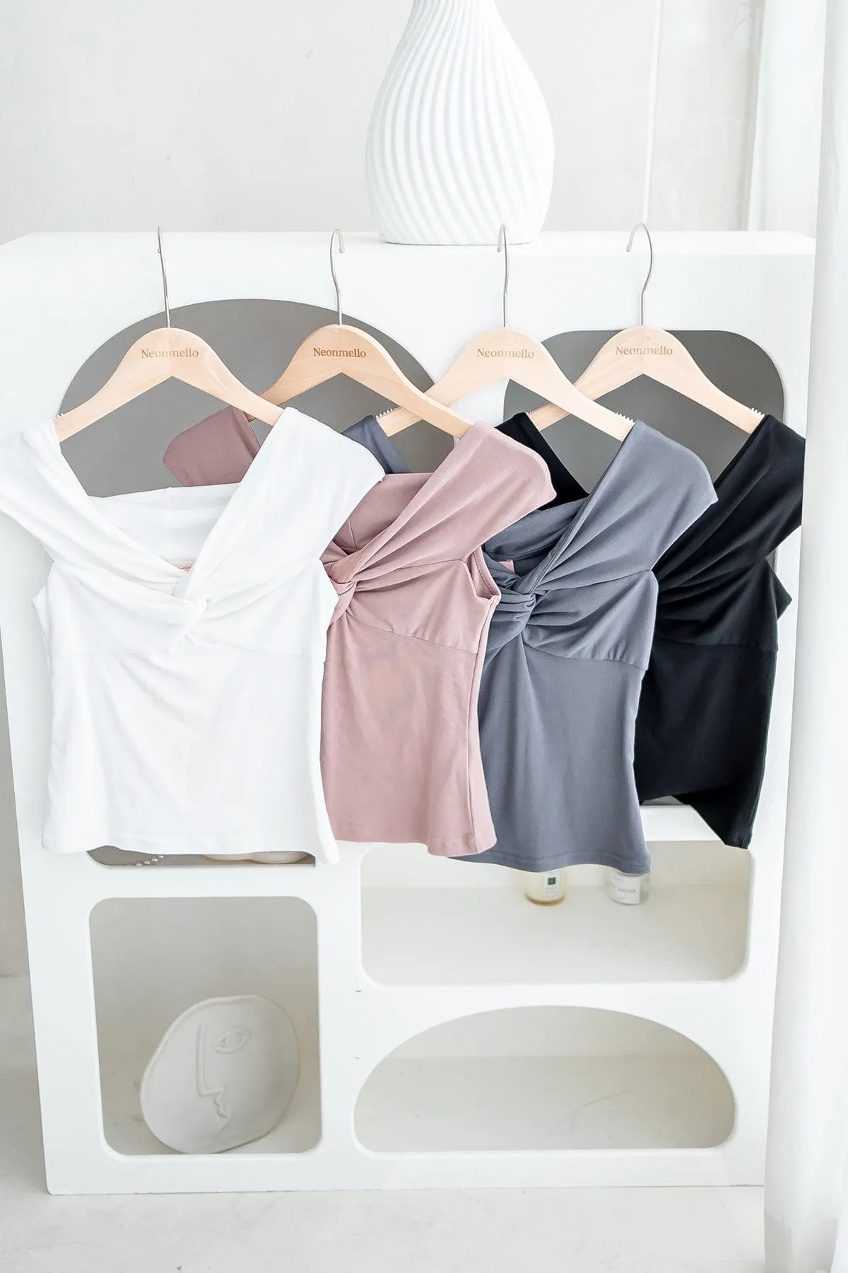 KERRA TWIST KNOT TOP IN BLACK